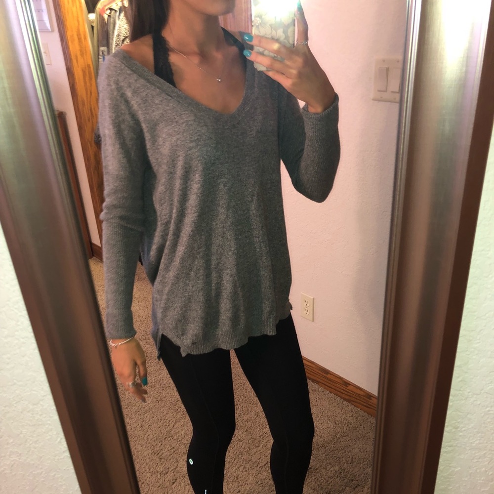 American Eagle v-neck sweater